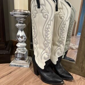 Steve Madden Black and Cream western cowboy boots